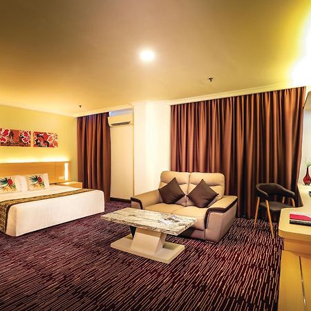 Rhr Hotel Каджанг Экстерьер фото