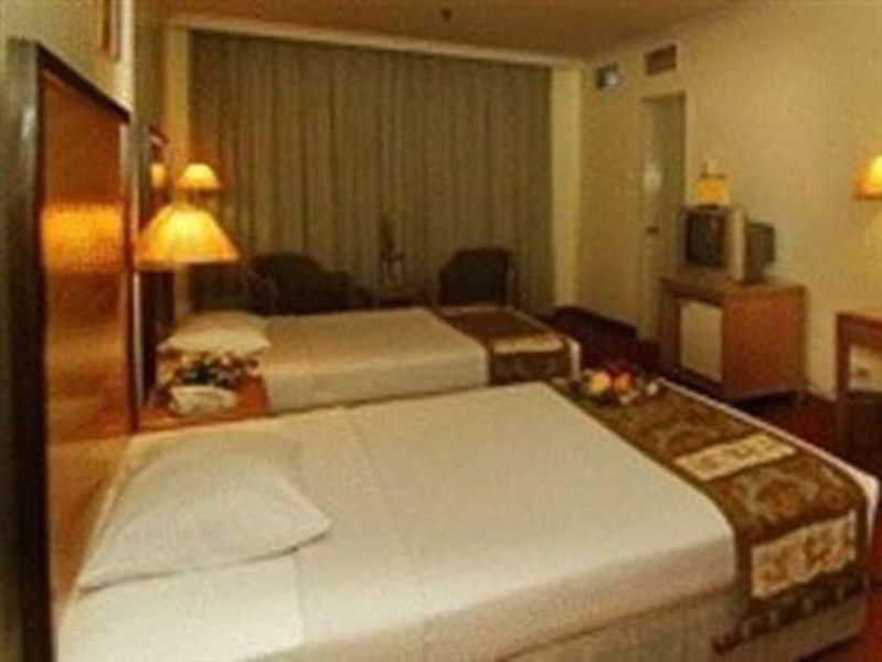 Rhr Hotel Каджанг Экстерьер фото