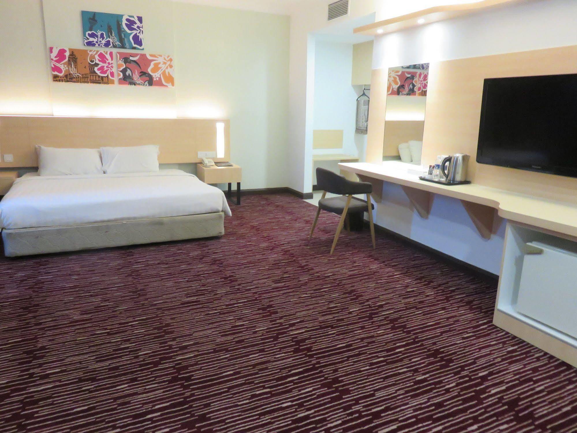 Rhr Hotel Каджанг Экстерьер фото