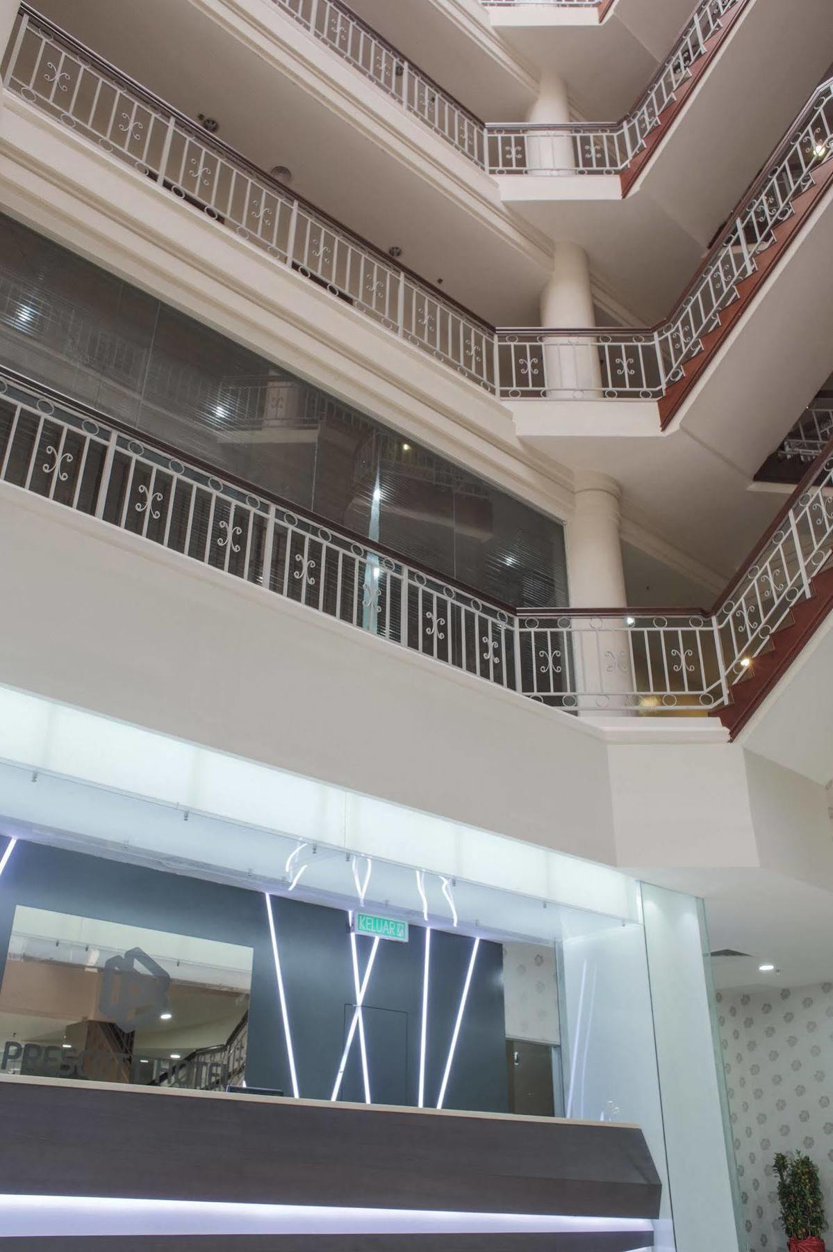 Rhr Hotel Каджанг Экстерьер фото